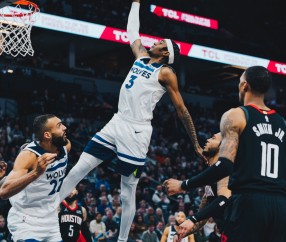 开云官方-关于转会期尼斯主帅复盘：NBA常规赛节点到来，底气十足，轮换策略成焦点的信息