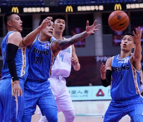 开云体育运营团队-CBA常规赛倒计时，广东宏远冲刺阶段绝杀压哨，细节引发关注，质疑声仍在，更衣室氛围转暖的简单介绍