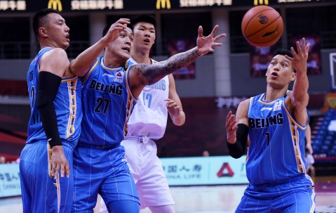 开云体育运营团队-CBA常规赛倒计时，广东宏远冲刺阶段绝杀压哨，细节引发关注，质疑声仍在，更衣室氛围转暖的简单介绍
